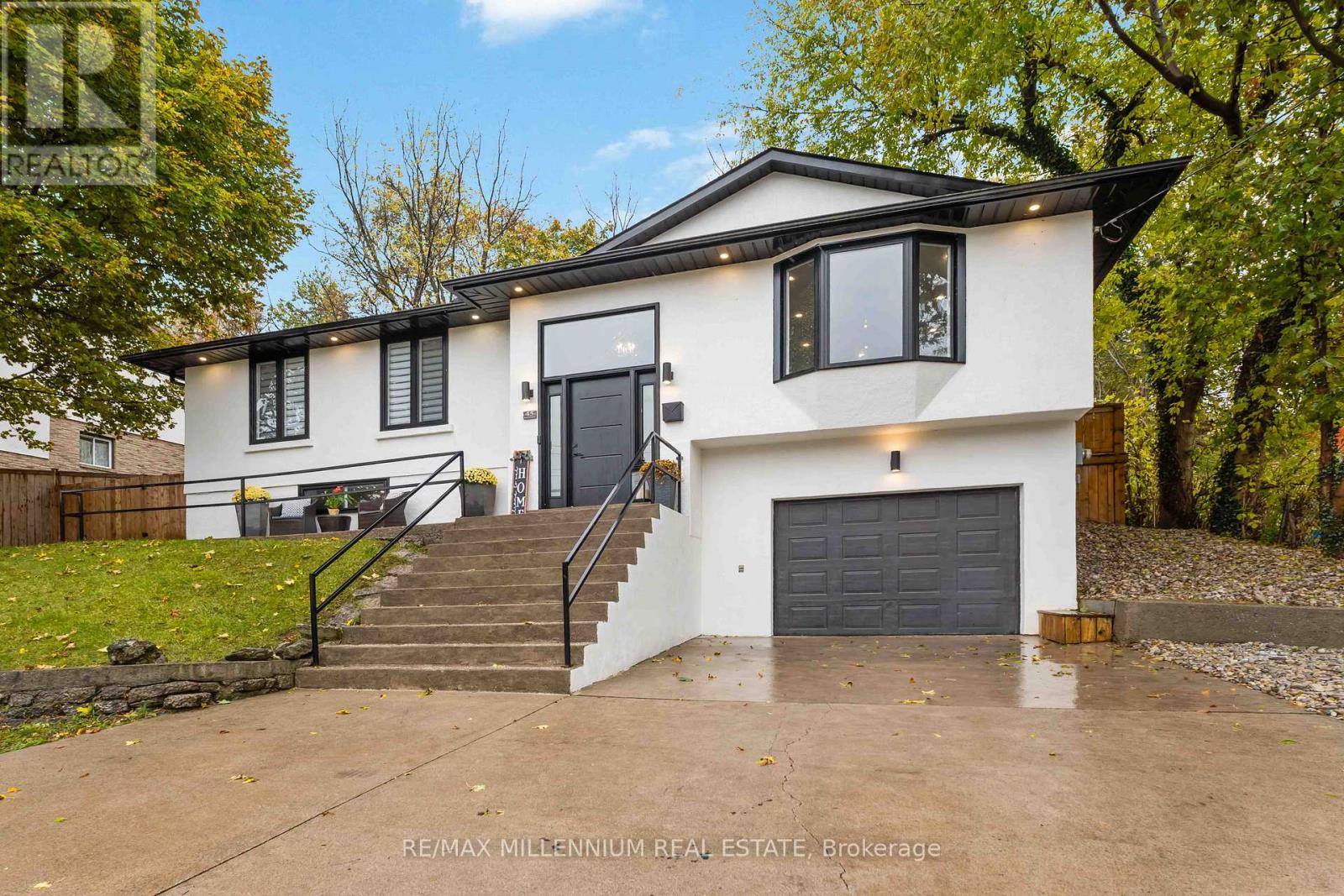 45 Bradley Street, St. Catharines, Ontario  L2T 1R5 - Photo 5 - X12509314