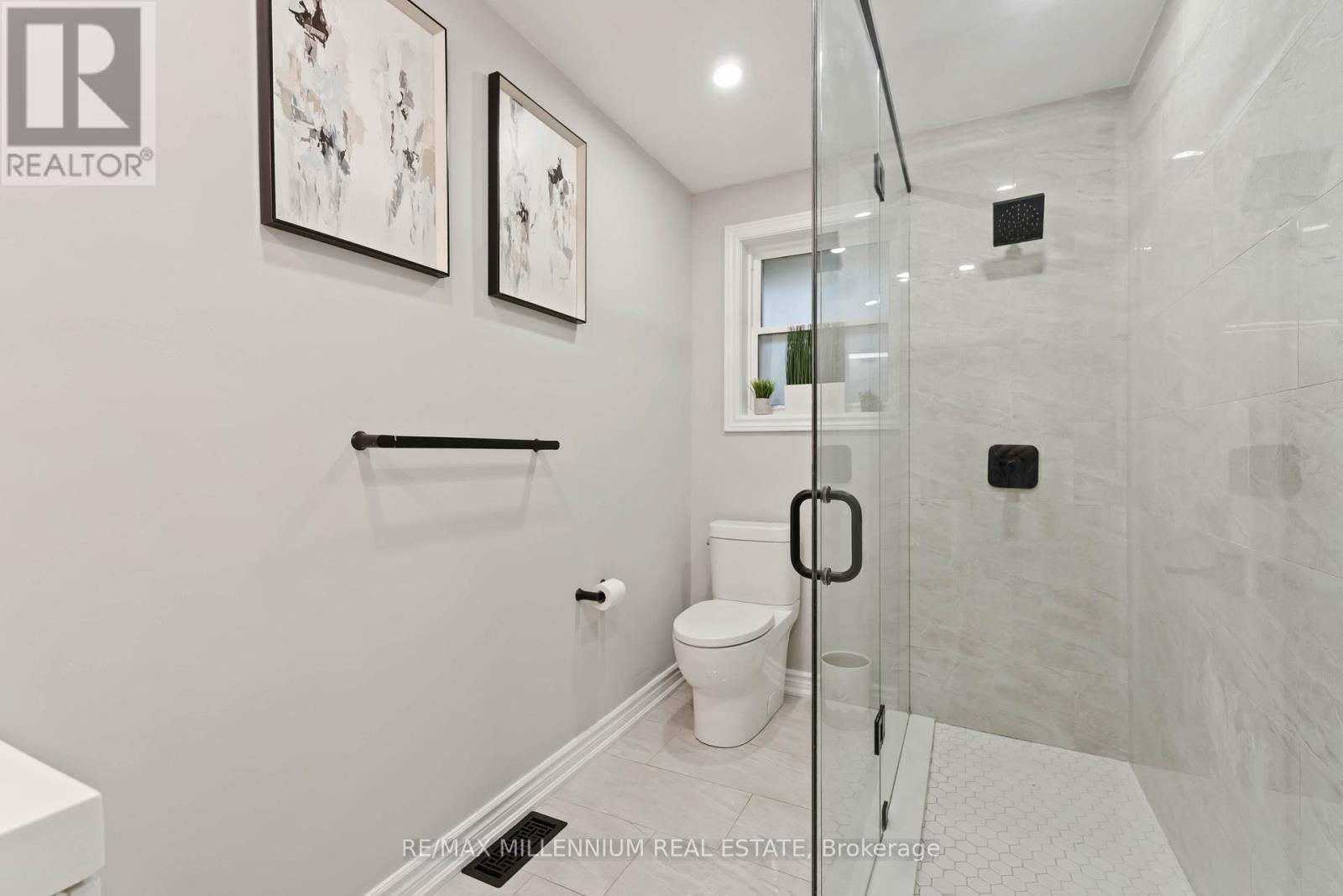 45 Bradley Street, St. Catharines, Ontario  L2T 1R5 - Photo 27 - X12509314