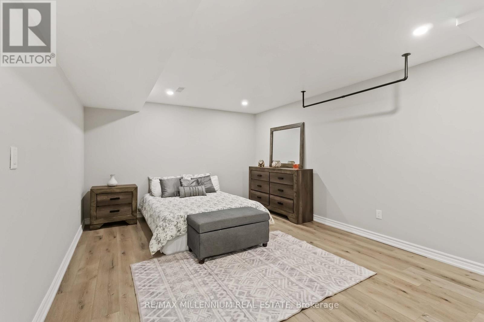 45 Bradley Street, St. Catharines, Ontario  L2T 1R5 - Photo 30 - X12509314