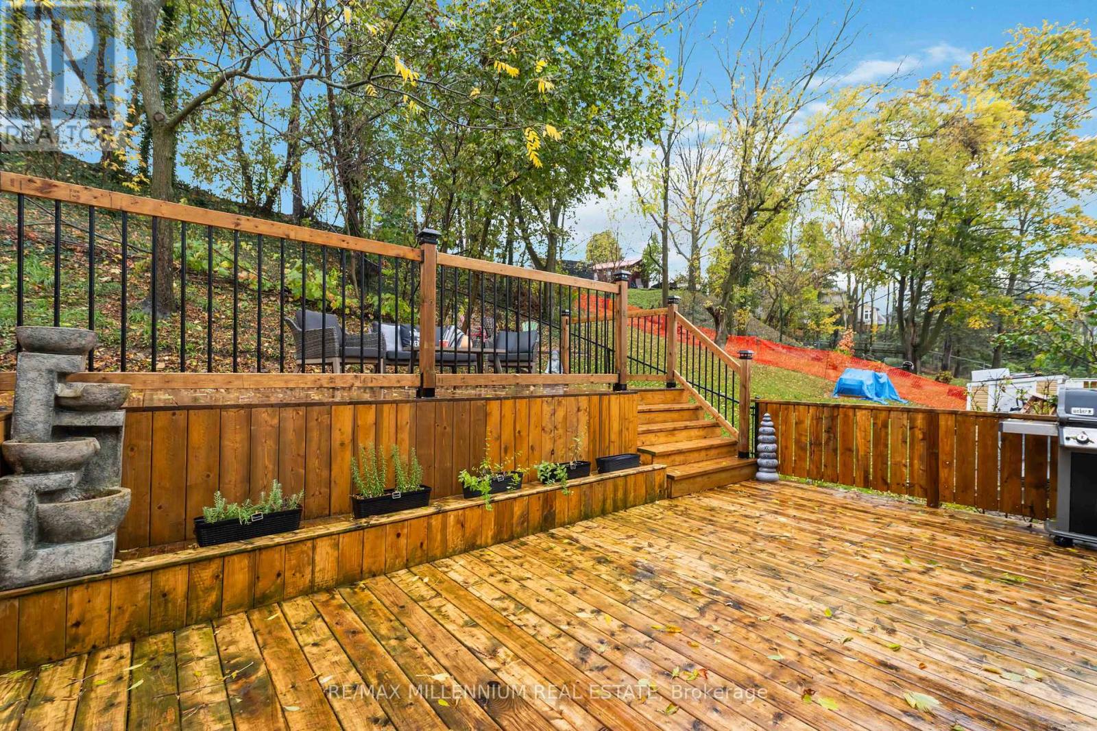 45 Bradley Street, St. Catharines, Ontario  L2T 1R5 - Photo 38 - X12509314