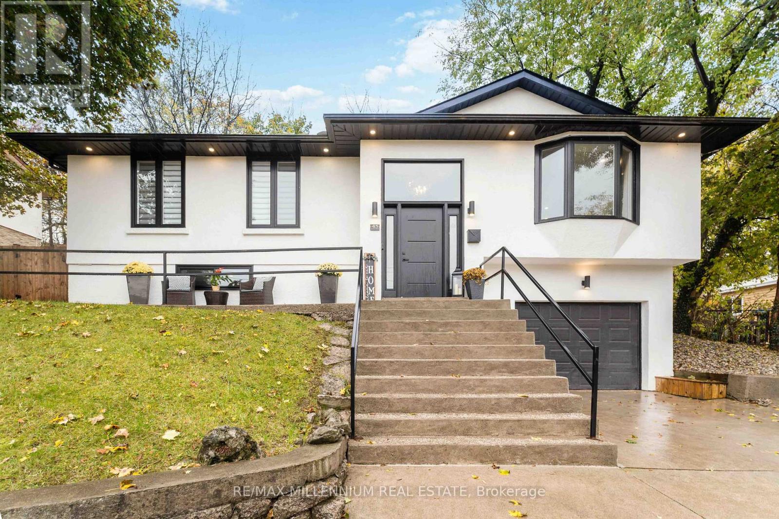 45 Bradley Street, St. Catharines, Ontario  L2T 1R5 - Photo 4 - X12509314