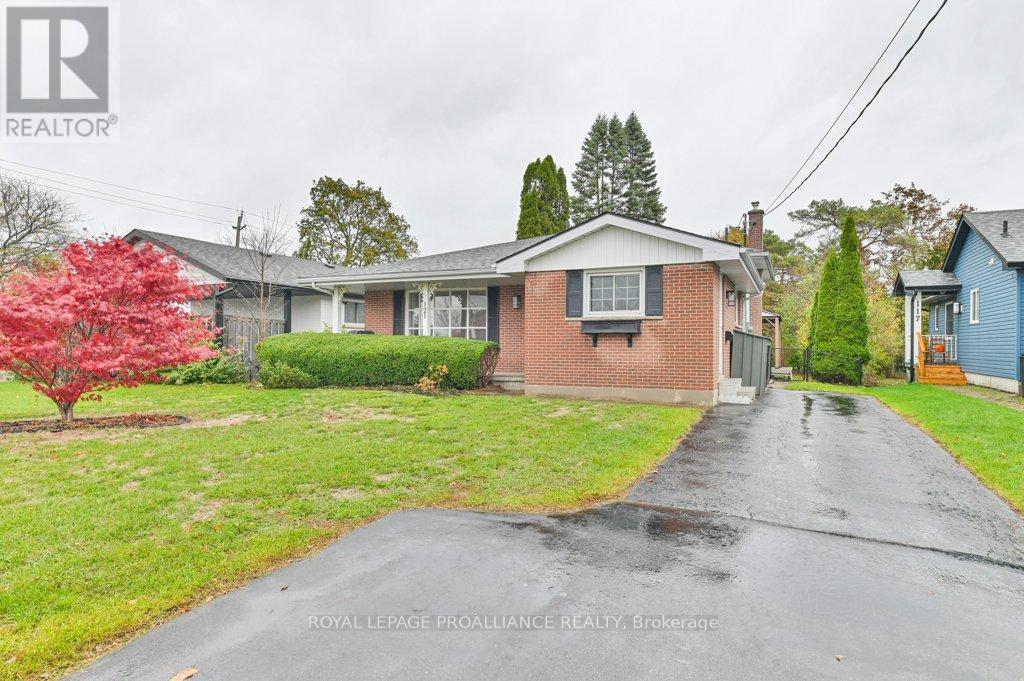 121 Palmer Road, Belleville, Ontario K8P 4C7 - Photo 2 - X12510506