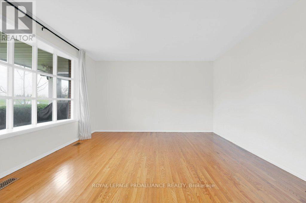 121 Palmer Road, Belleville, Ontario K8P 4C7 - Photo 9 - X12510506