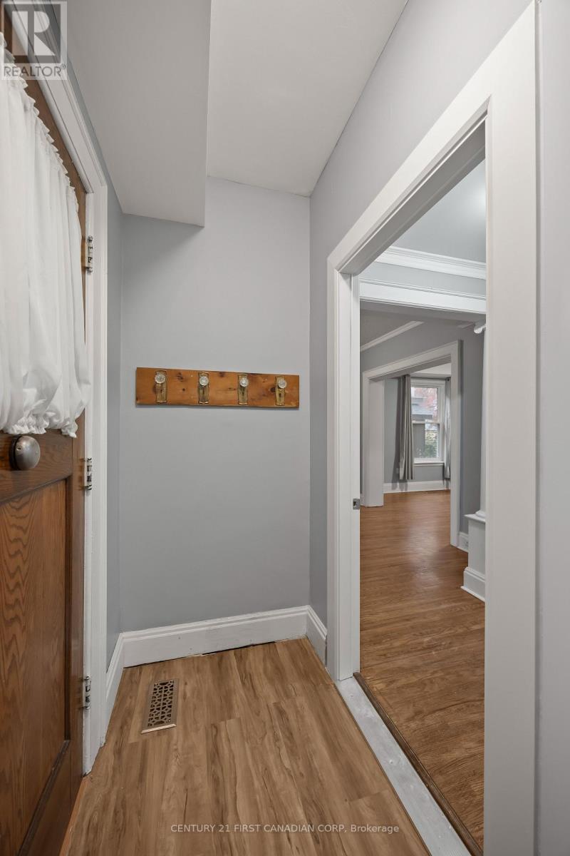 1 - 92 Hincks Street, St. Thomas, Ontario  N5R 3P2 - Photo 4 - X12510464