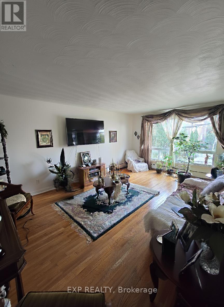 310 Patton Street, Ottawa, Ontario  K1L 6G4 - Photo 3 - X12510458