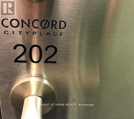 202 - 38 Dan Leckie Way, Toronto, Ontario  M5V 2V6 - Photo 3 - C12510468