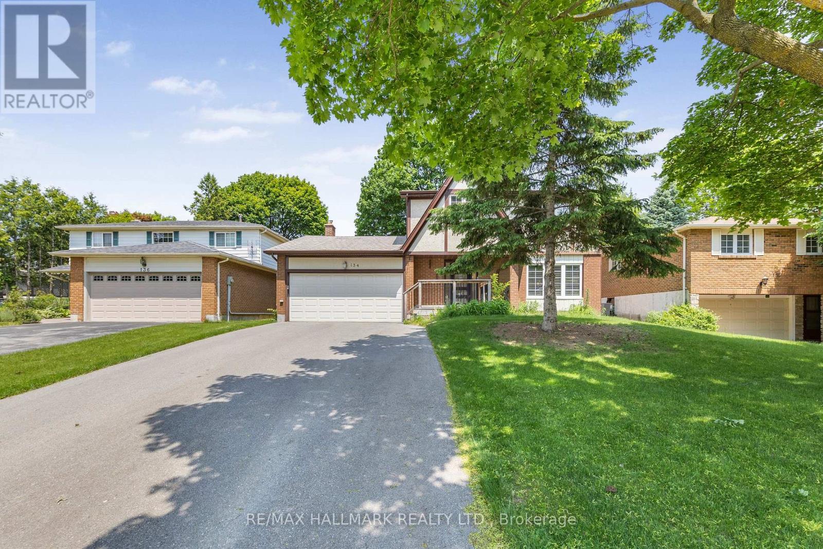 134 Romfield Circuit, Markham, Ontario  L3T 3H9 - Photo 2 - N12510492