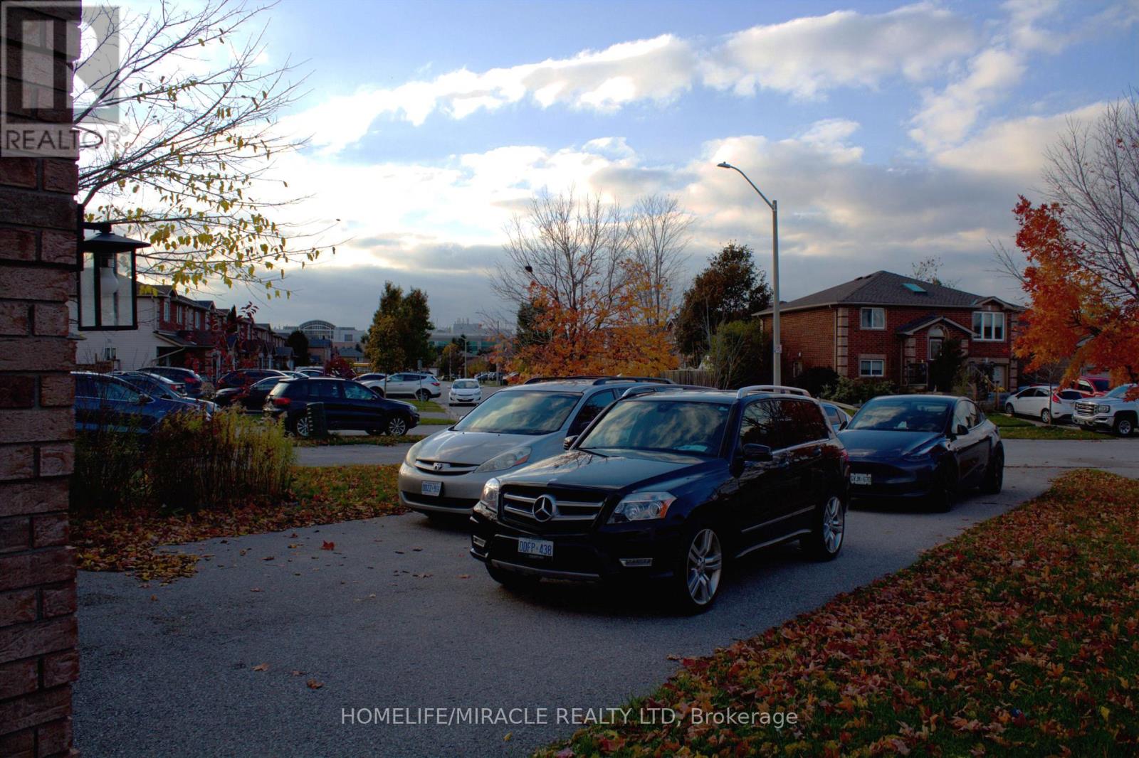 38 Dunsmore Lane, Barrie (Georgian Drive), Ontario  L4M 7A1 - Photo 4 - S12510450