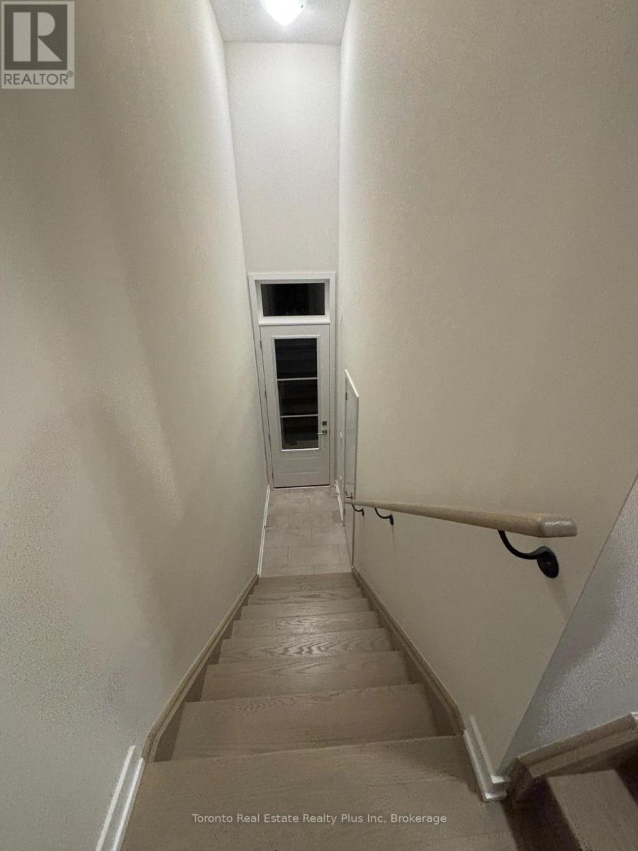 1341 Kaniv Street, Oakville, Ontario  L6M 5R3 - Photo 2 - W12510454