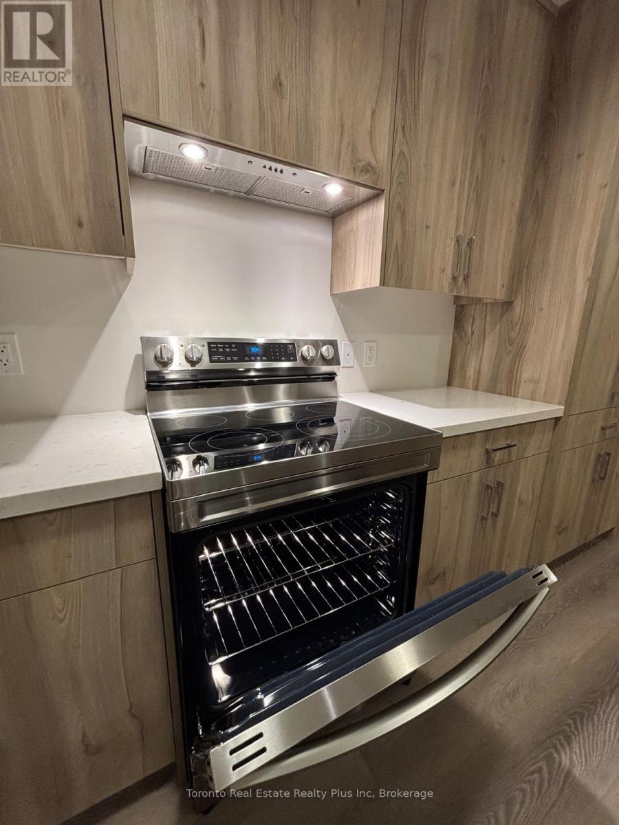 1341 Kaniv Street, Oakville, Ontario  L6M 5R3 - Photo 6 - W12510454