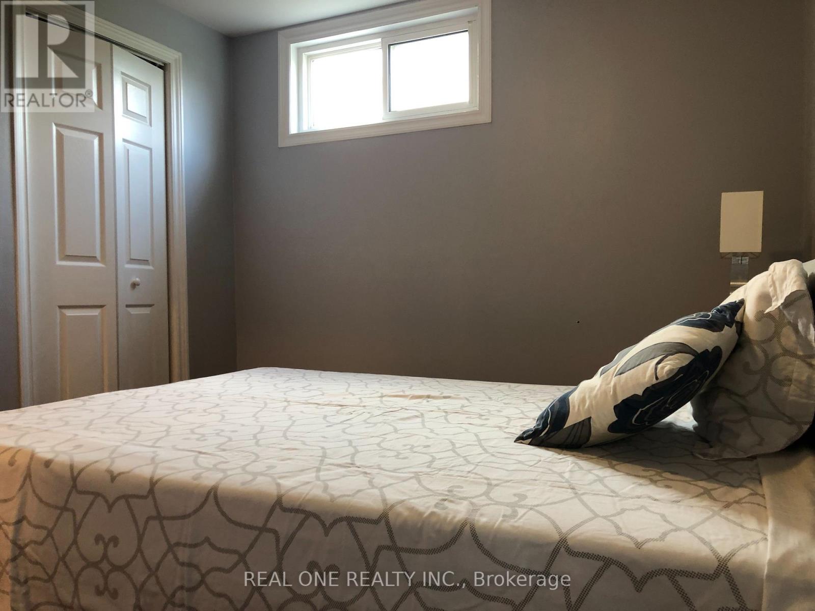 Lower - 1161 Shadeland Drive, Mississauga, Ontario  L5C 1P2 - Photo 11 - W12510482