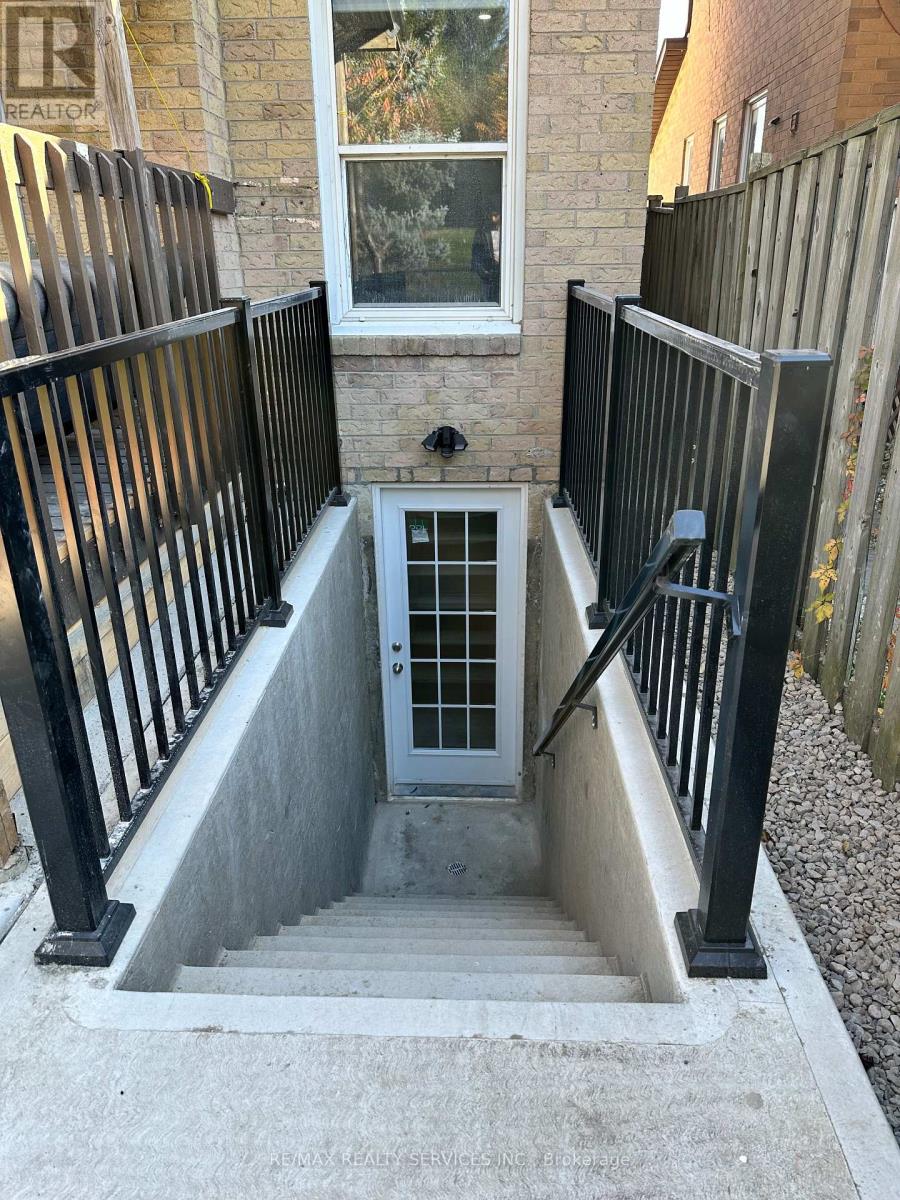 10 Nuttall Street, Brampton, Ontario  L6S 4W3 - Photo 1 - W12510500