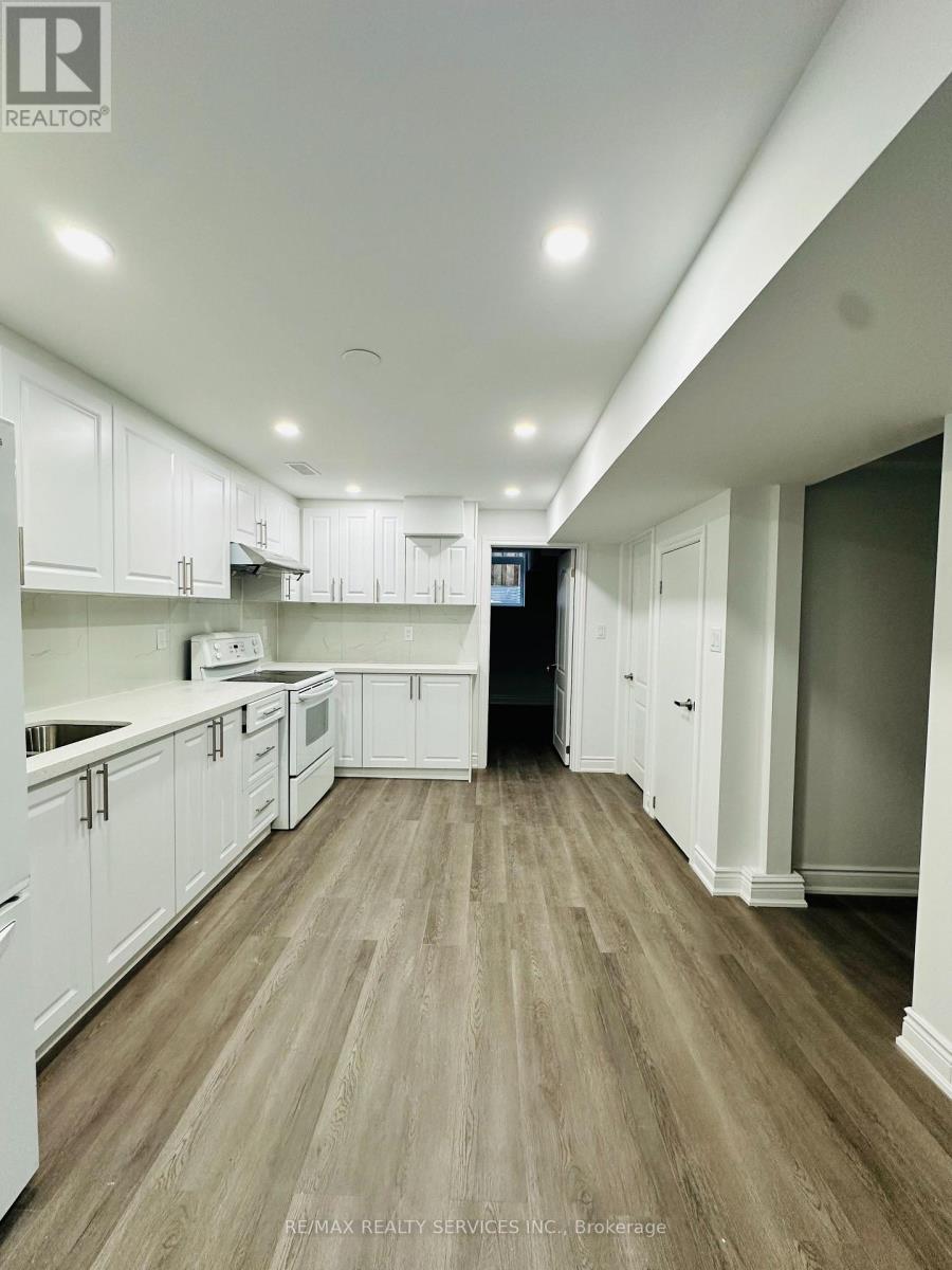 10 Nuttall Street, Brampton, Ontario  L6S 4W3 - Photo 2 - W12510500