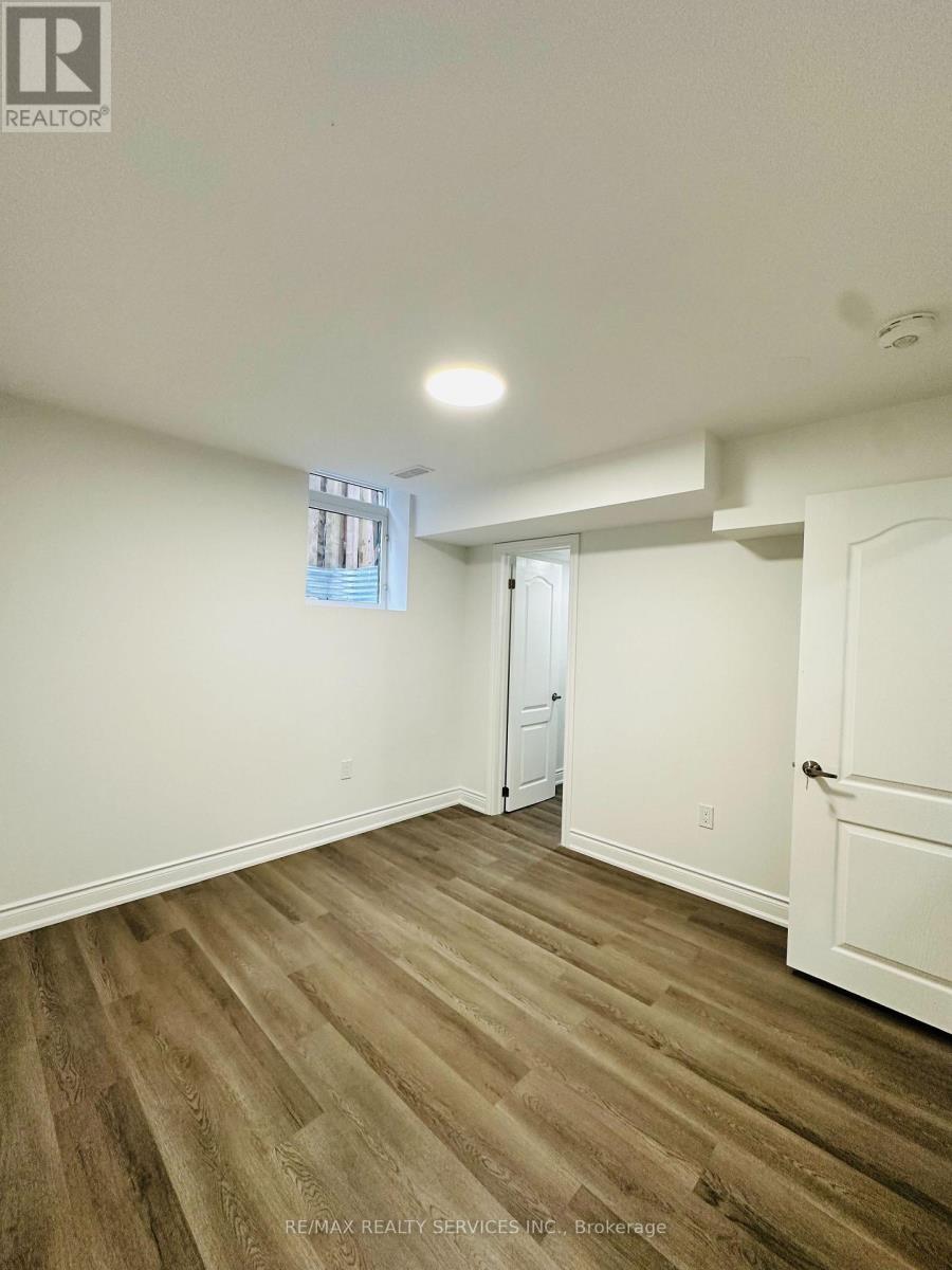 10 Nuttall Street, Brampton, Ontario  L6S 4W3 - Photo 5 - W12510500