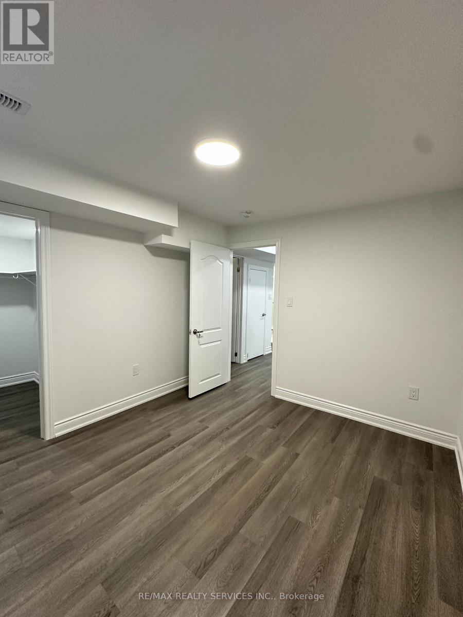 10 Nuttall Street, Brampton, Ontario  L6S 4W3 - Photo 8 - W12510500