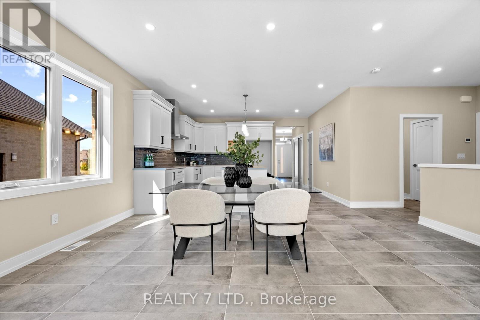 566 Old Course Trail, Welland, Ontario  L3B 6G8 - Photo 11 - X12510474