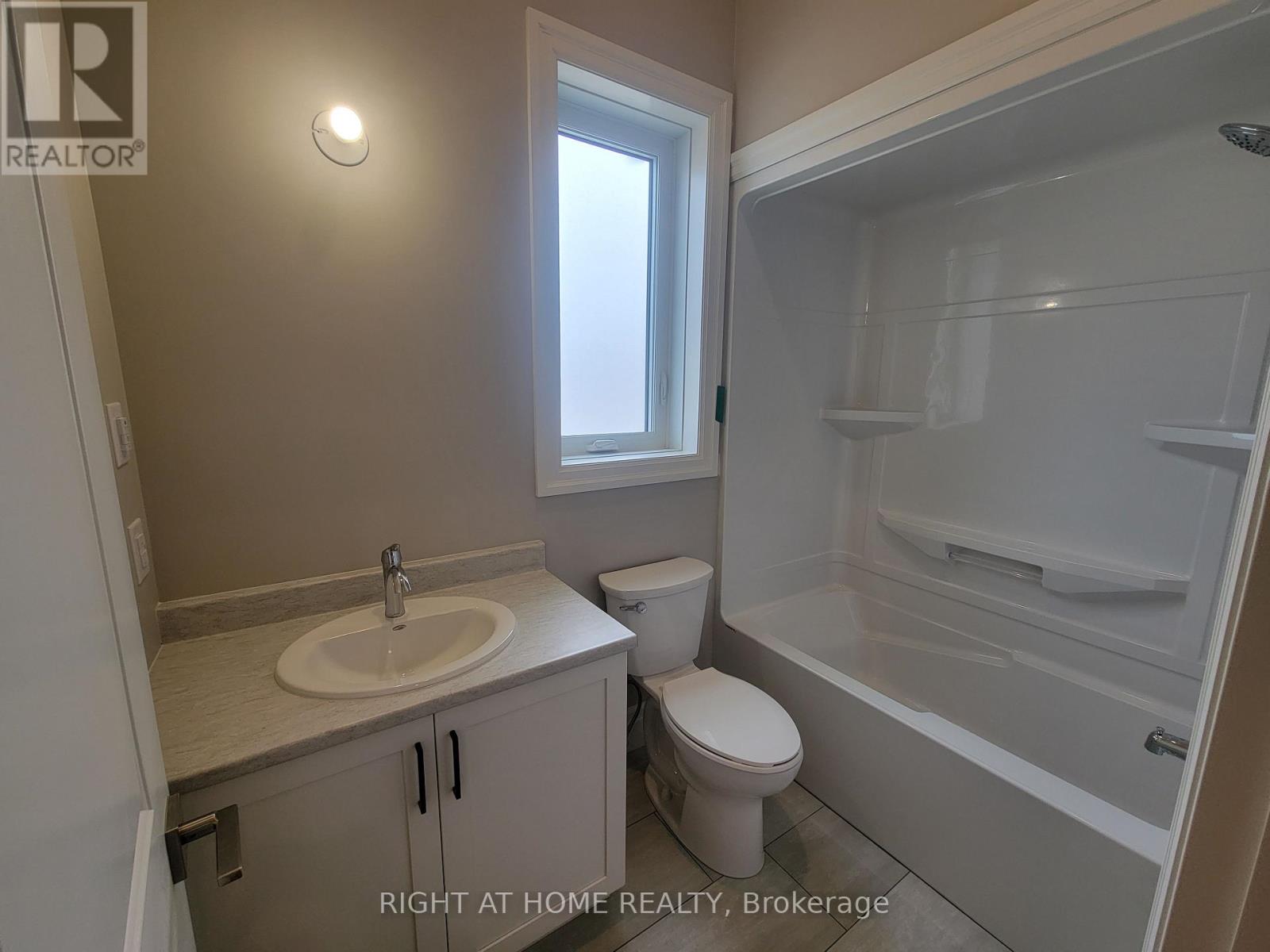 Main - 22 Allen Street, Prince Edward County, Ontario K0K 2T0 - Photo 7 - X12510490