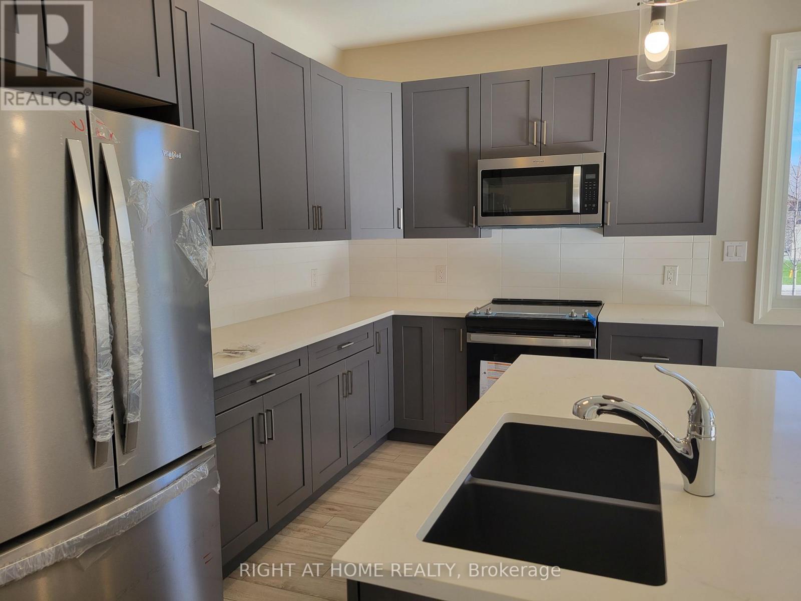 Main - 22 Allen Street, Prince Edward County, Ontario K0K 2T0 - Photo 9 - X12510490