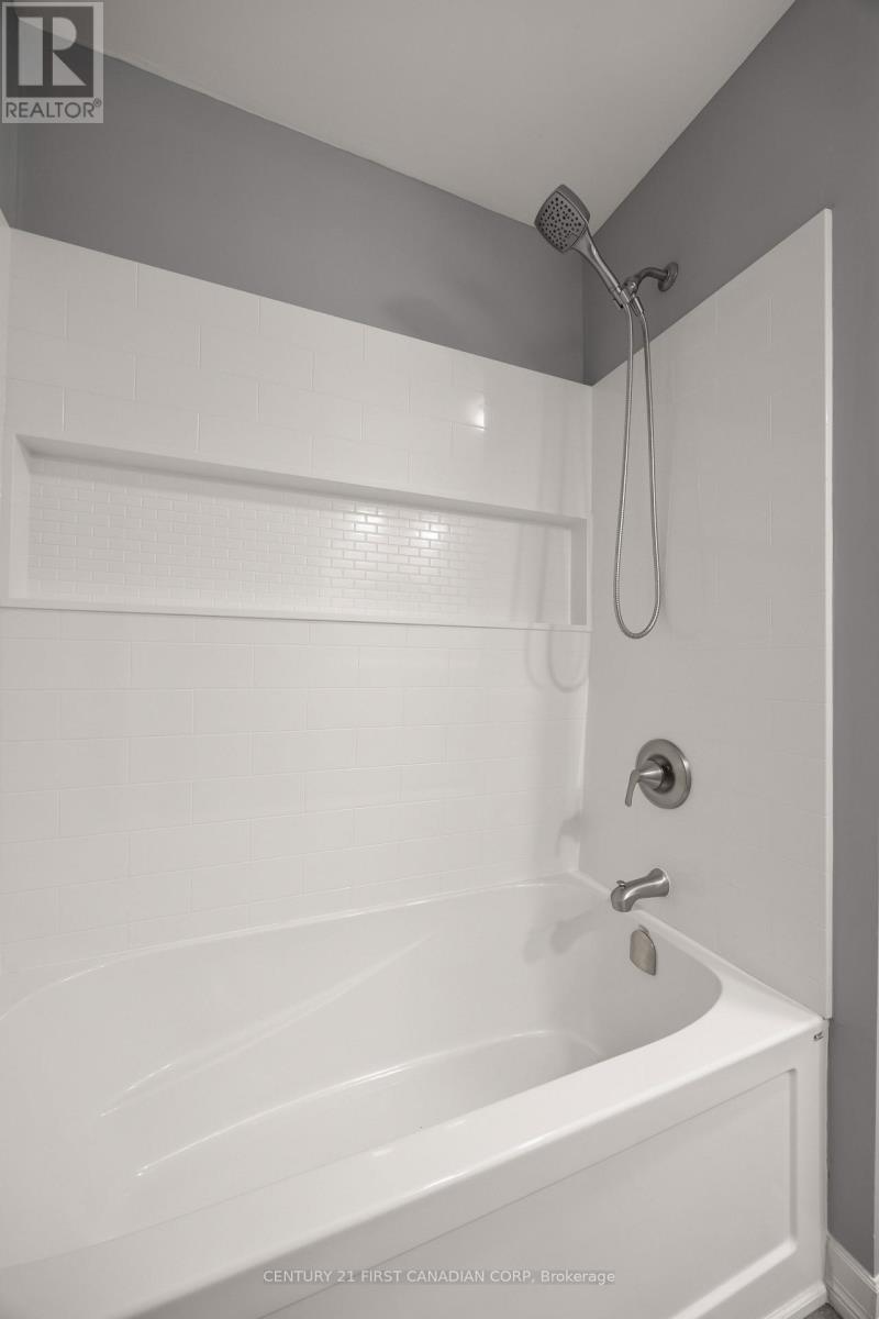 2 - 92 Hincks Street, St. Thomas, Ontario  N5R 3P2 - Photo 15 - X12510518