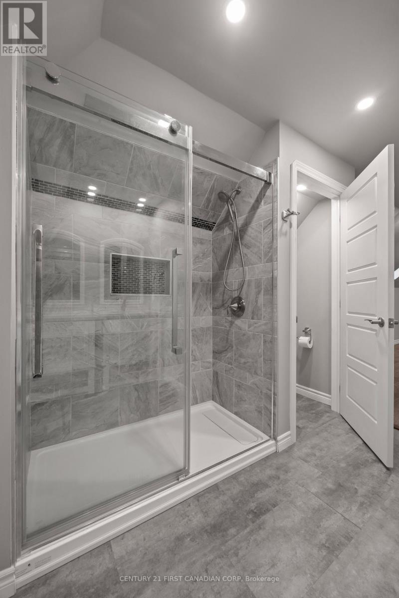 2 - 92 Hincks Street, St. Thomas, Ontario  N5R 3P2 - Photo 24 - X12510518