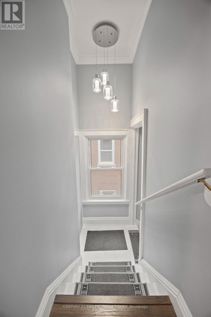 2 - 92 Hincks Street, St. Thomas, Ontario  N5R 3P2 - Photo 4 - X12510518