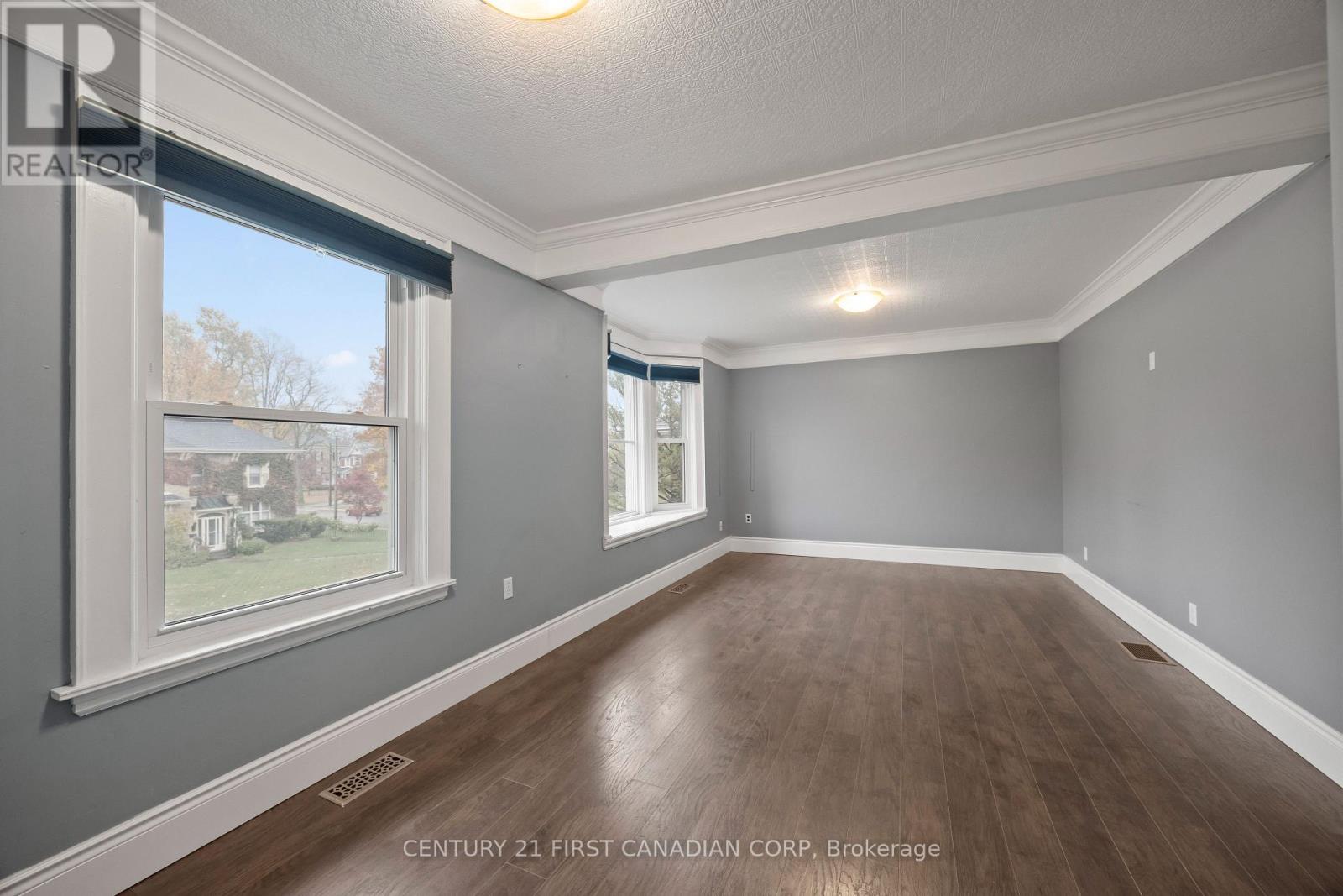 2 - 92 Hincks Street, St. Thomas, Ontario  N5R 3P2 - Photo 5 - X12510518