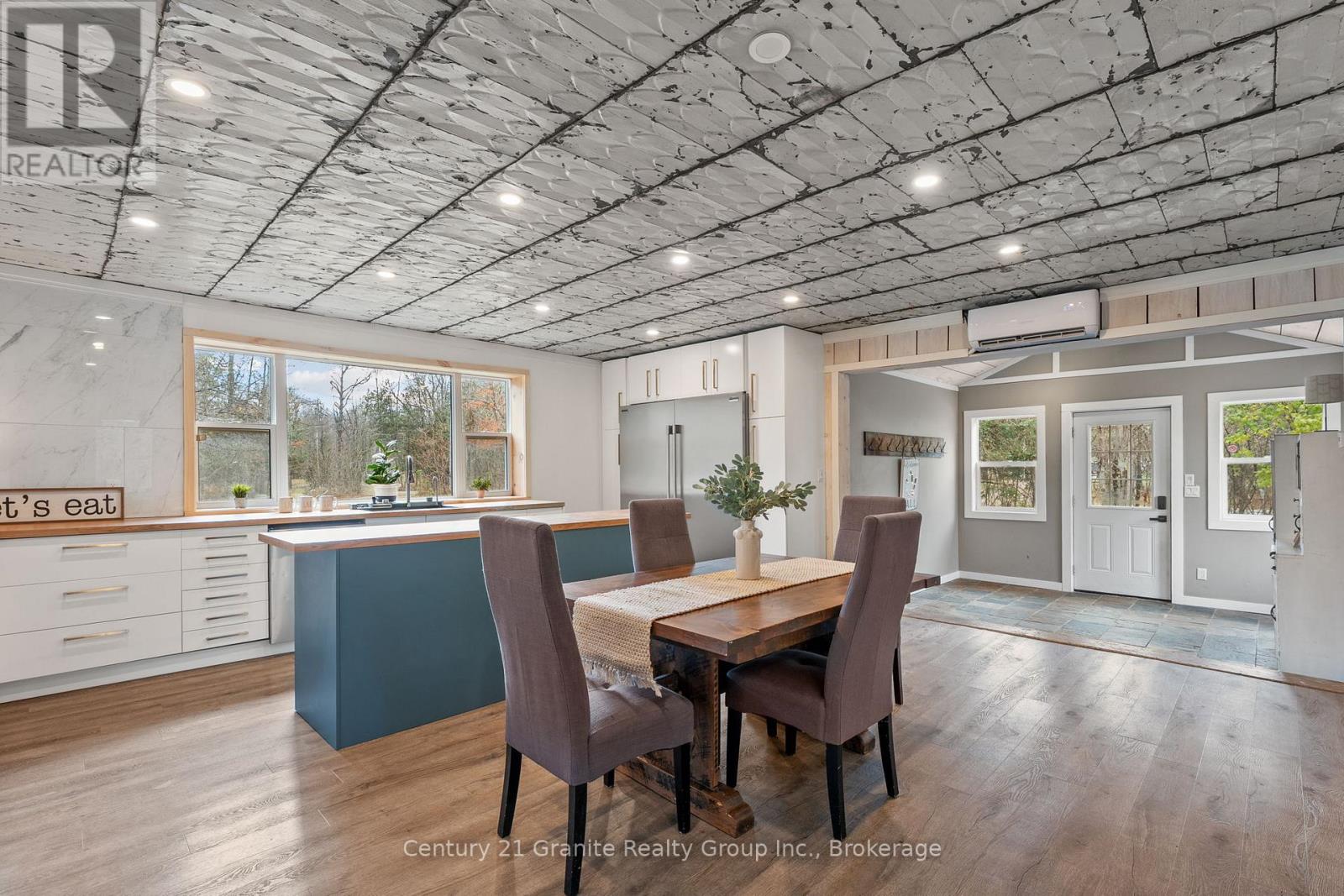 1126 Rice Road, Minden Hills, Ontario K0M 2K0 - Photo 9 - X12508336