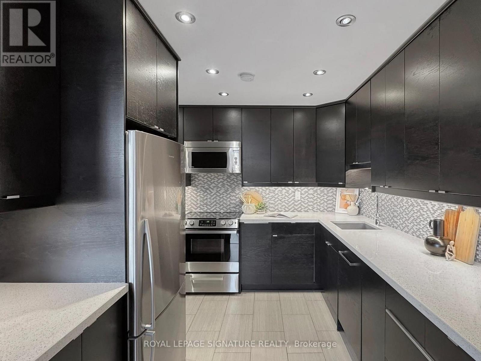 Ph09 - 80 Coe Hill Drive, Toronto, Ontario  M6S 3C9 - Photo 2 - W12503124