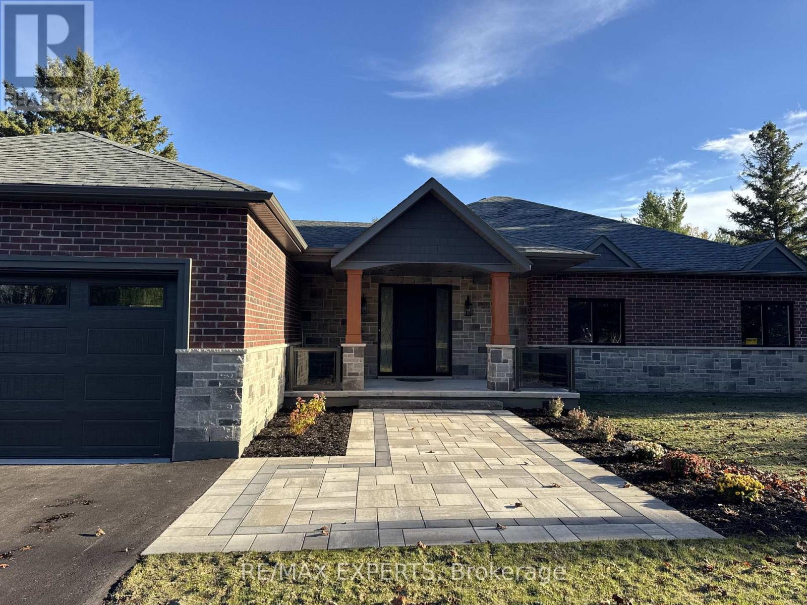 211 Pine Avenue, Caledon, Ontario L7E 3S7 - Photo 3 - W12506994