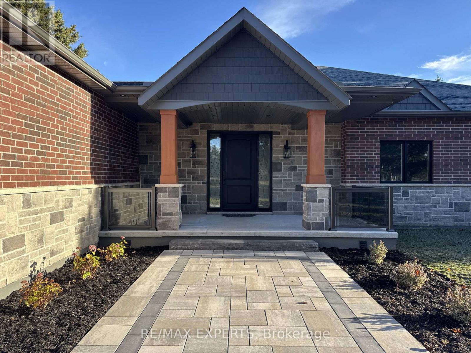 211 Pine Avenue, Caledon, Ontario L7E 3S7 - Photo 4 - W12506994