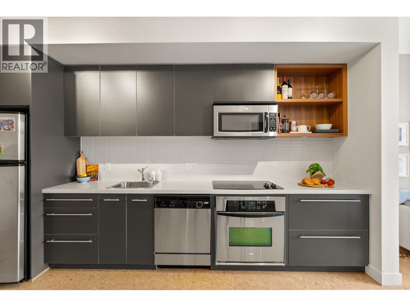 314 2828 Main Street, Vancouver, British Columbia  V5T 3G2 - Photo 3 - R3047426