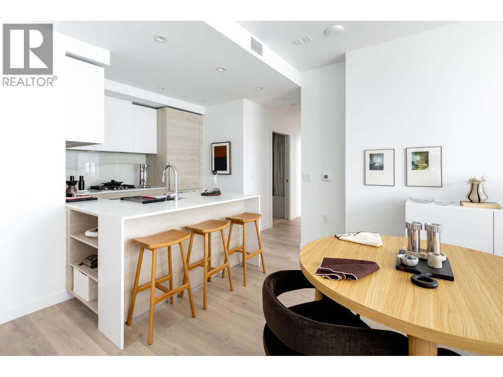 2806 660 Quayside Drive, New Westminster, British Columbia  V3M 0P2 - Photo 2 - R3064875