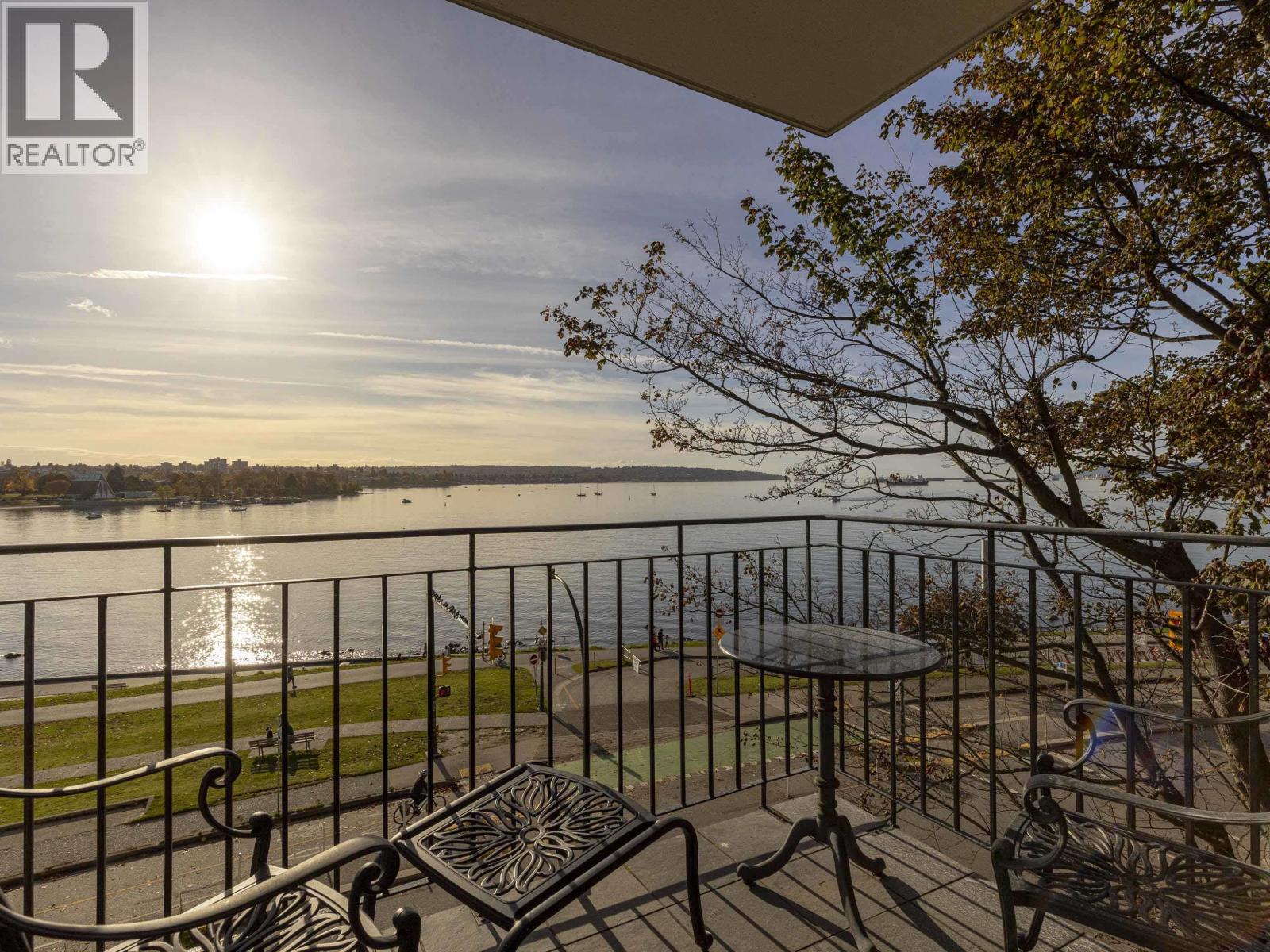 402 1575 Beach Avenue, Vancouver, British Columbia  V6G 1Y5 - Photo 1 - R3064879