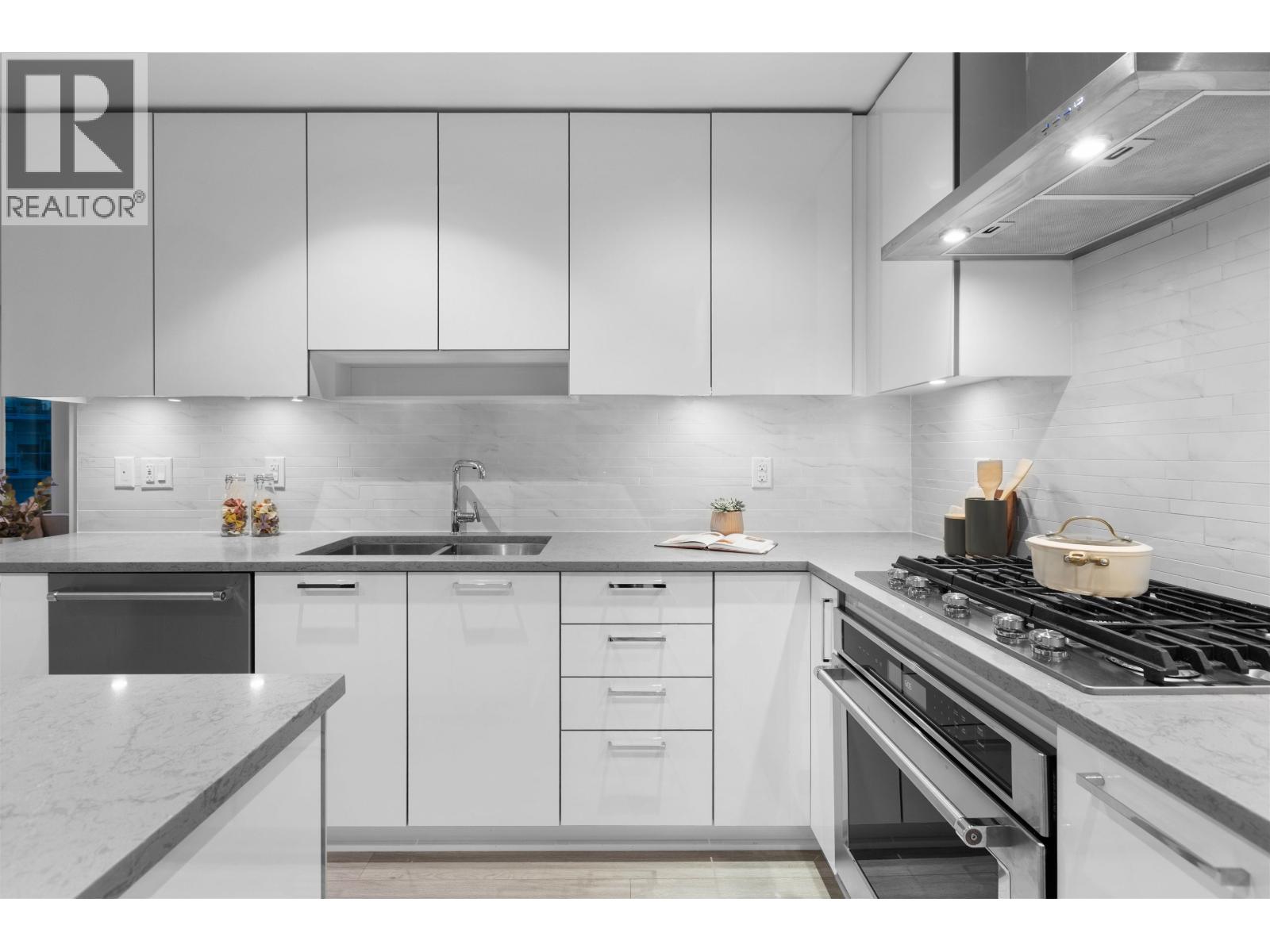 2402 1788 Gilmore Avenue, Burnaby, British Columbia  V5C 0L5 - Photo 13 - R3064884