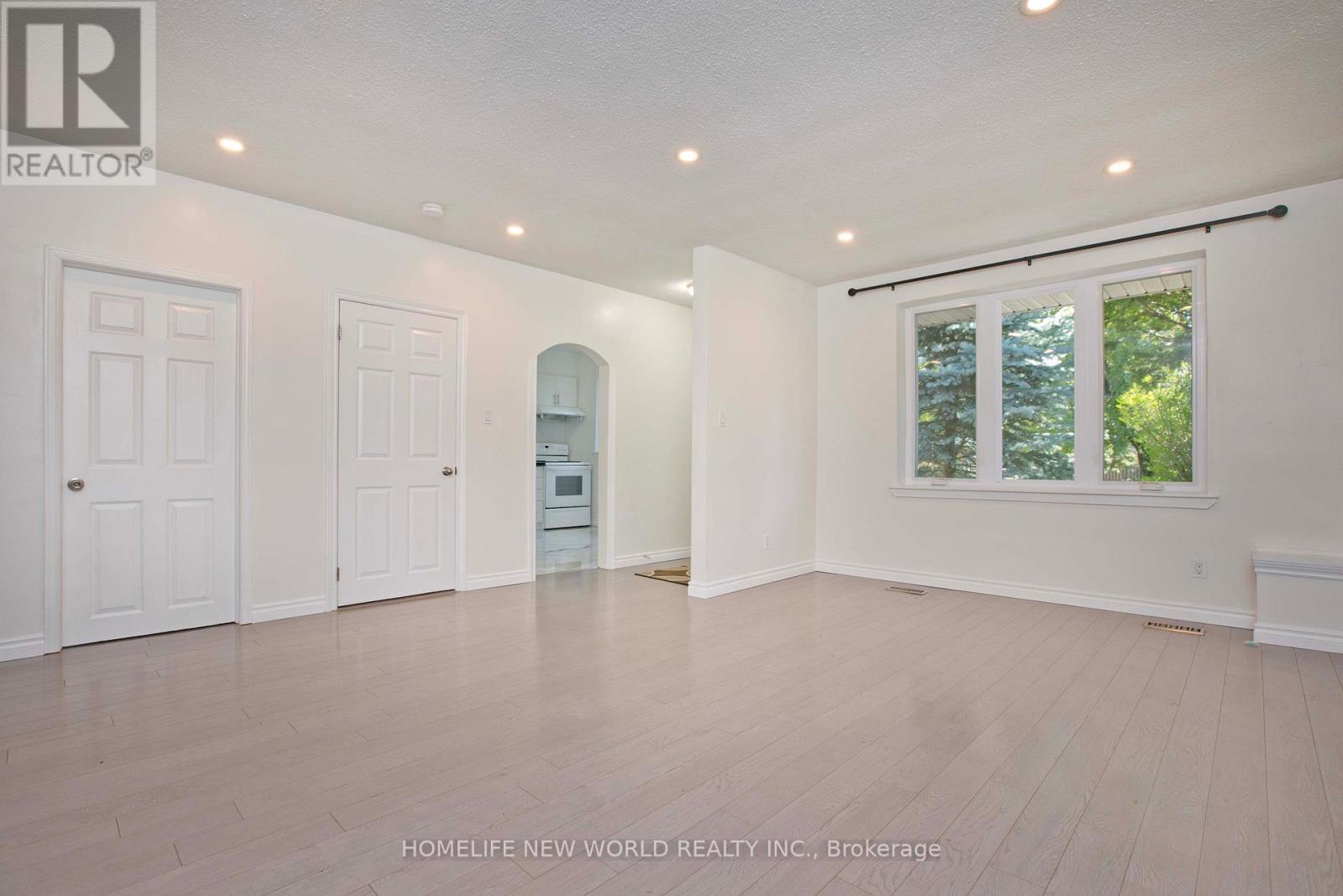 49 Thorncroft Crescent, Ajax, Ontario  L1S 2S1 - Photo 3 - E12510520