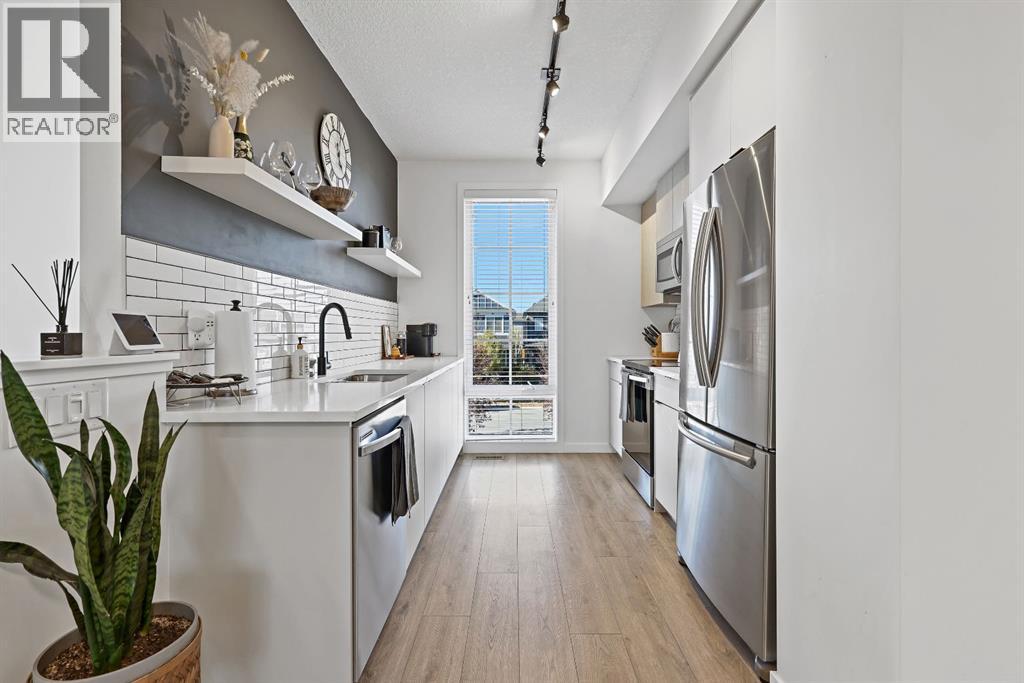 Property at 918 Walgrove Boulevard SE image 2