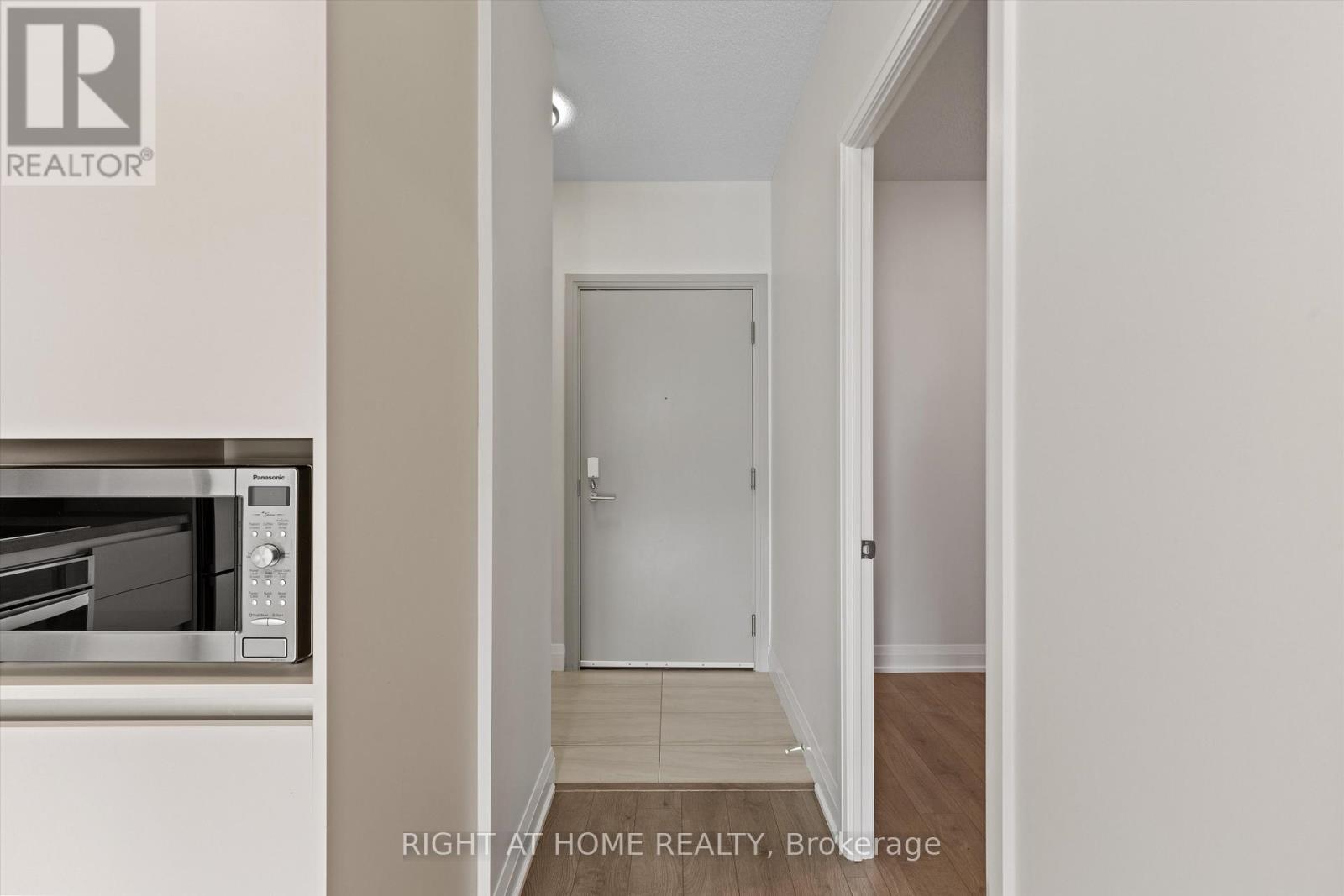 809 - 396 Highway 7 E, Richmond Hill, Ontario  L4B 0G7 - Photo 6 - N12510526