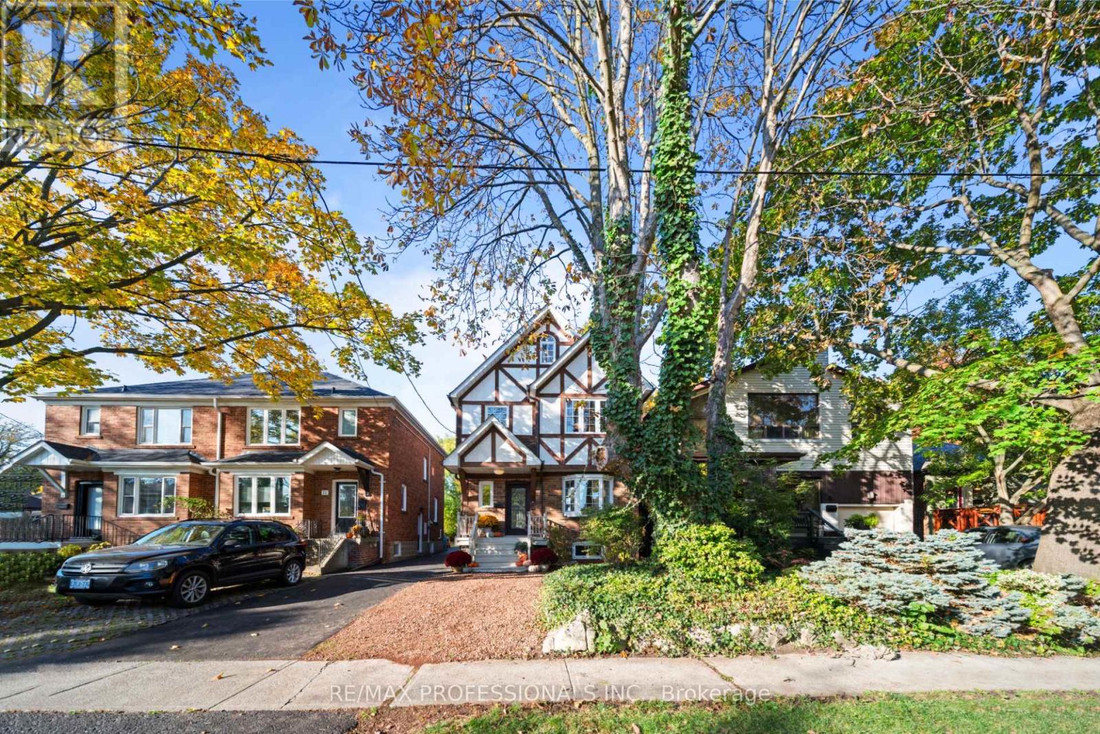 10 Ramsgate Road, Toronto, Ontario  M8V 2H2 - Photo 3 - W12510512