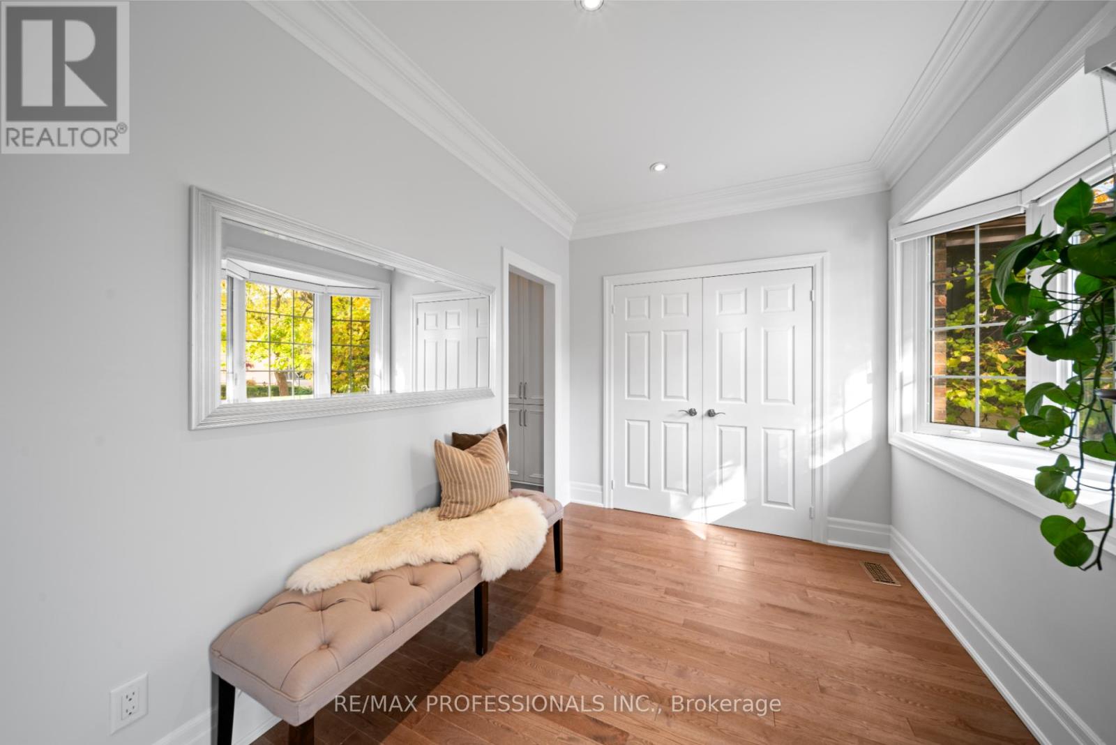 10 Ramsgate Road, Toronto, Ontario  M8V 2H2 - Photo 5 - W12510512