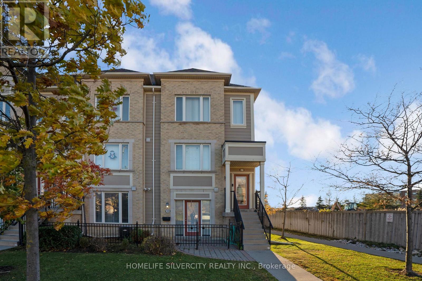 38 - 60 FAIRWOOD CIRCLE, Brampton, Ontario