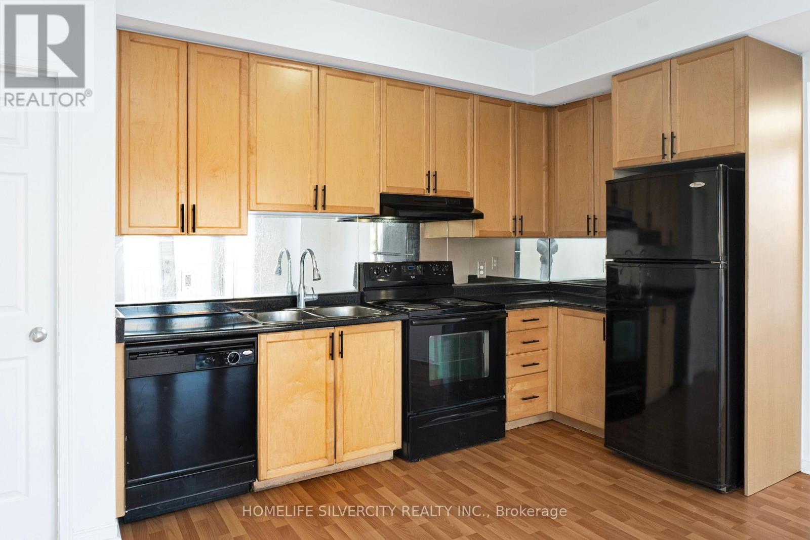 38 - 60 Fairwood Circle, Brampton, Ontario  L6R 0Y6 - Photo 11 - W12510532