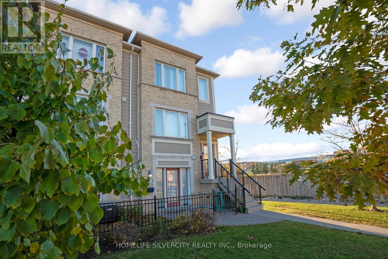 38 - 60 Fairwood Circle, Brampton, Ontario  L6R 0Y6 - Photo 3 - W12510532