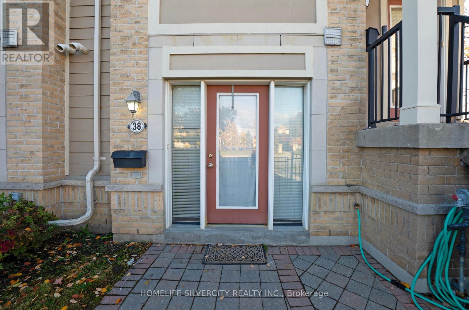 38 - 60 Fairwood Circle, Brampton, Ontario  L6R 0Y6 - Photo 5 - W12510532