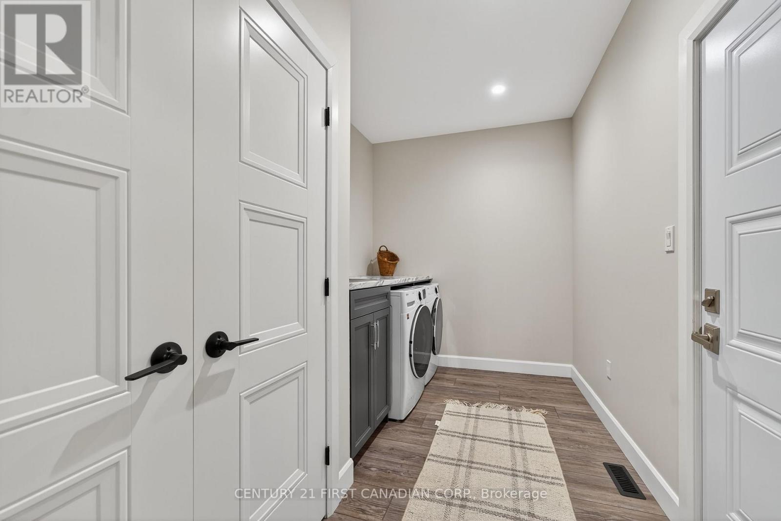 113 Macdonald Street, Lambton Shores, Ontario  N0N 1J0 - Photo 10 - X12510550