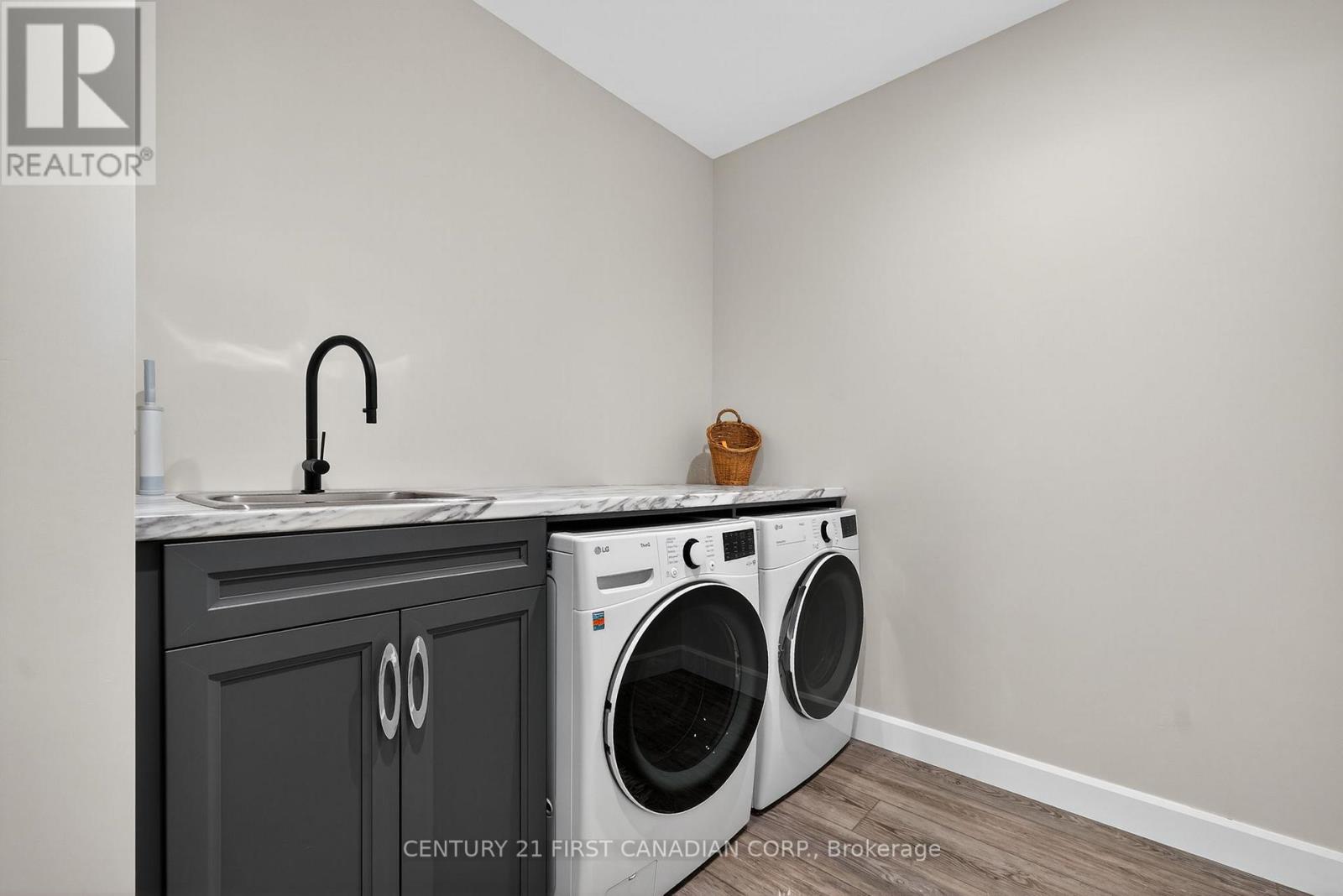 113 Macdonald Street, Lambton Shores, Ontario  N0N 1J0 - Photo 11 - X12510550