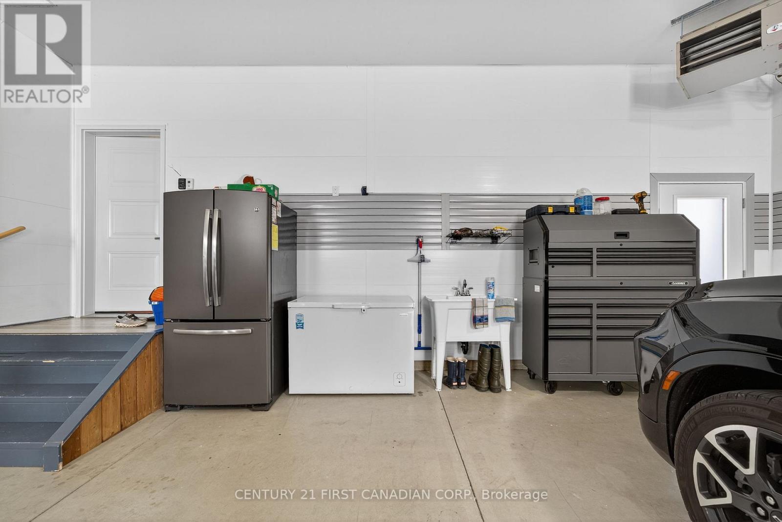 113 Macdonald Street, Lambton Shores, Ontario  N0N 1J0 - Photo 13 - X12510550