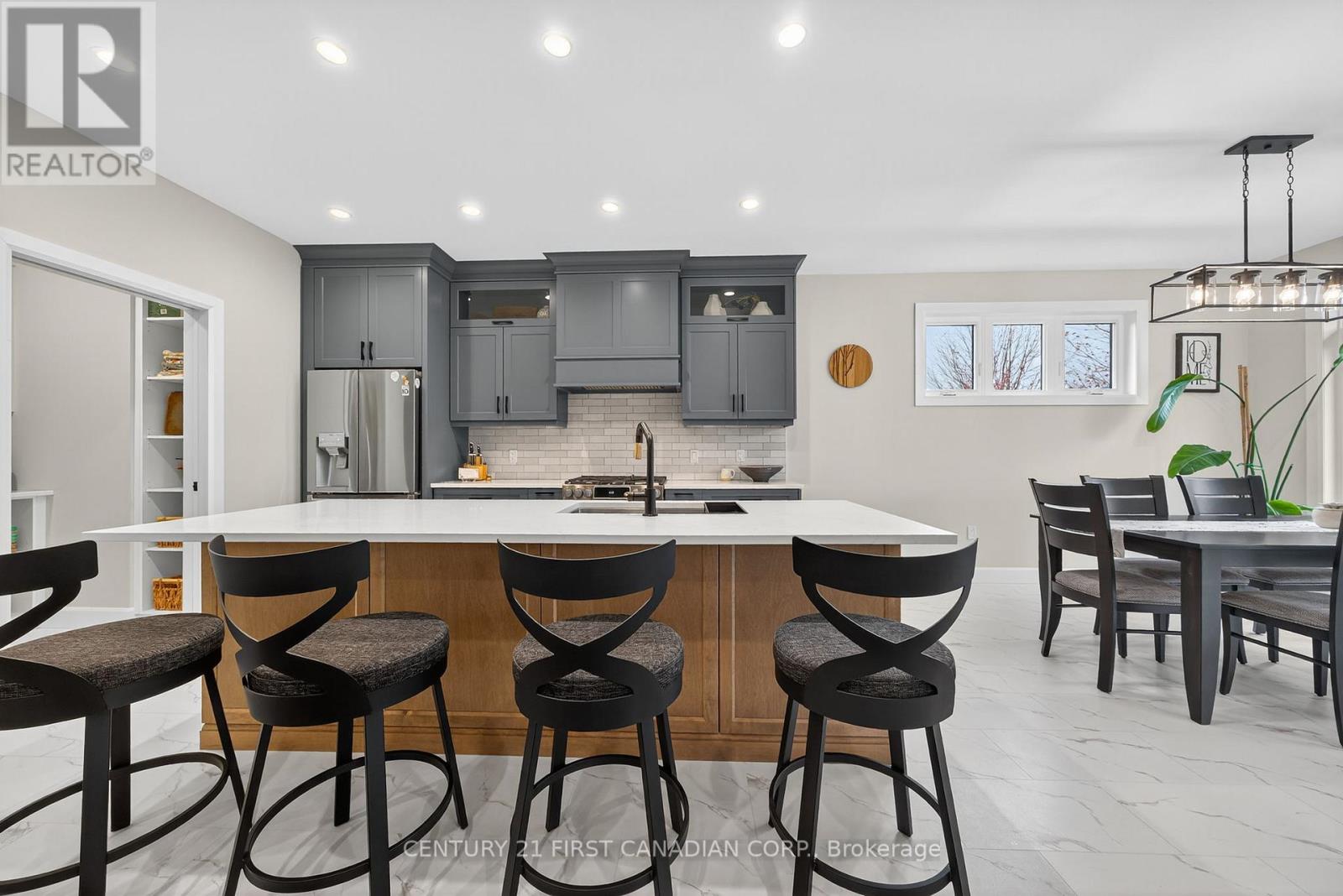 113 Macdonald Street, Lambton Shores, Ontario  N0N 1J0 - Photo 17 - X12510550