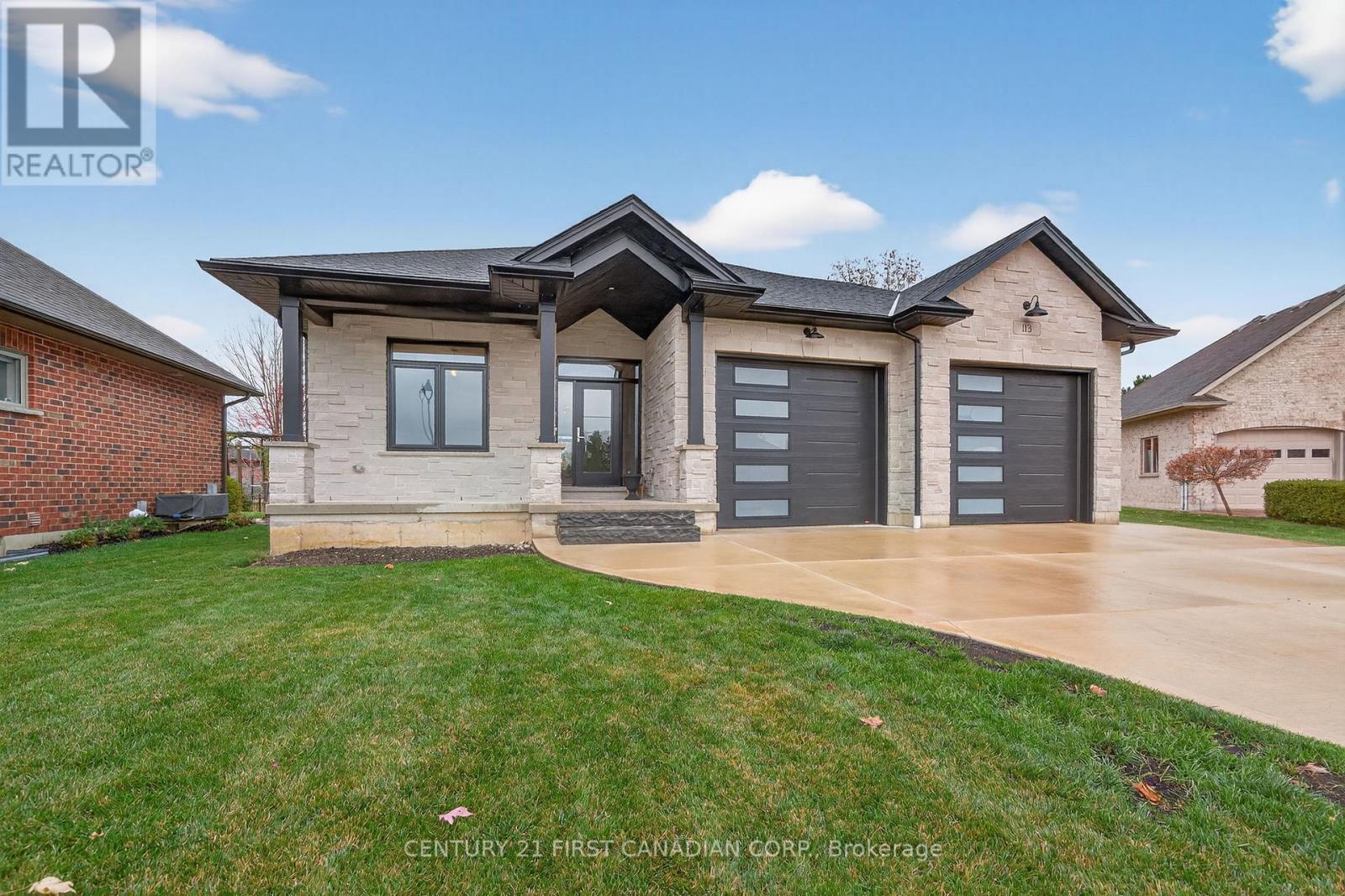 113 Macdonald Street, Lambton Shores, Ontario  N0N 1J0 - Photo 2 - X12510550