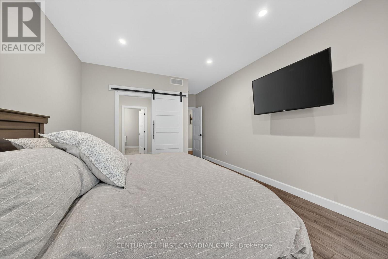 113 Macdonald Street, Lambton Shores, Ontario  N0N 1J0 - Photo 25 - X12510550