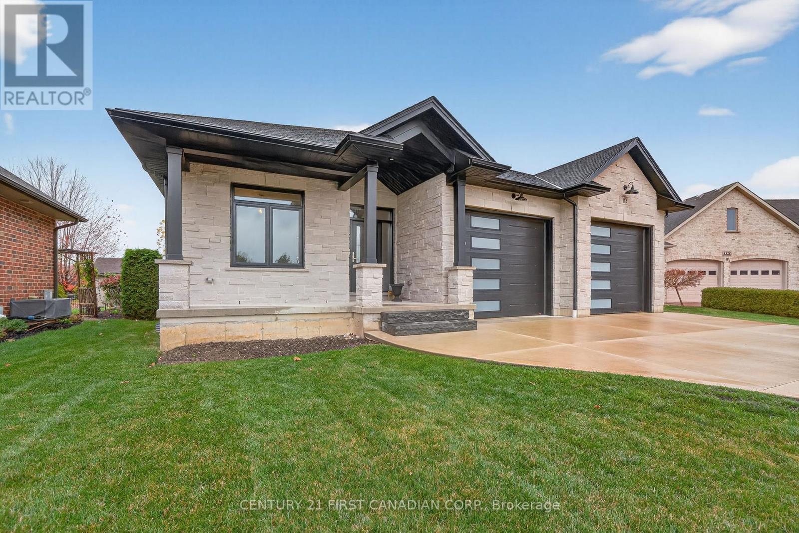 113 Macdonald Street, Lambton Shores, Ontario  N0N 1J0 - Photo 3 - X12510550